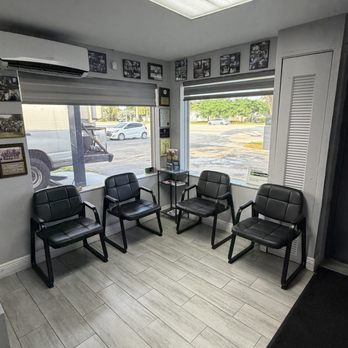 JNL Auto Repair - Customer waiting area and restroom - Auto Repair Near Me - Hollywood, Florida JNL Auto Repair - Customer waiting area and restroom - Auto Repair Near Me - Hollywood, Florida