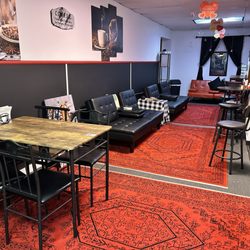 10-80 Roasters - Comfortable seating area.