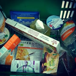 Amor Bio - Cesto recheado de coisas boas: tortilla de cebola e batata,cosmética bio, massa de arroz (!-também têm sem gluten-laranja), etc.