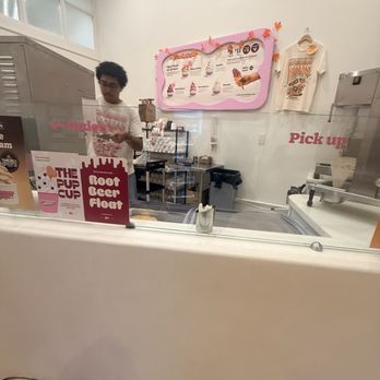 Creamy Boys - Matthew - store manger - Ice Cream & Frozen Yogurt Near Me - El Segundo, California
