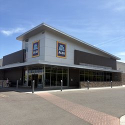 ALDI - Outside
