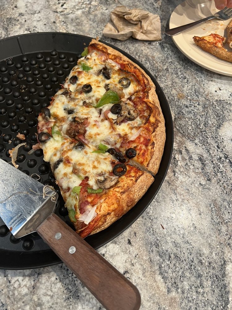 CHICAGO’S PIZZA 1940 E Tipton St, Seymour, Indiana Pizza