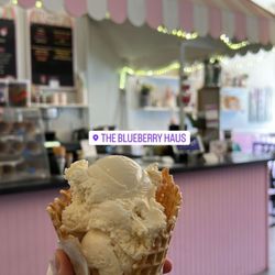 Blueberry Haus Downtown - Vermont maple