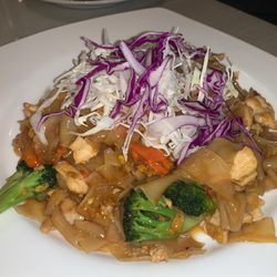 Thai Kitchen - Chicken Pad Seeewe