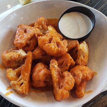 Little Pub - BUFFALO CAULIFLOWER - New American Near Me - Stratford, Connecticut