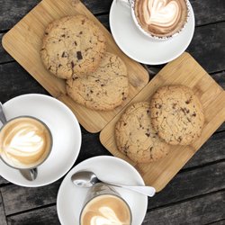 Green Olive at Red Hill - Beautiful lattes and cookies.