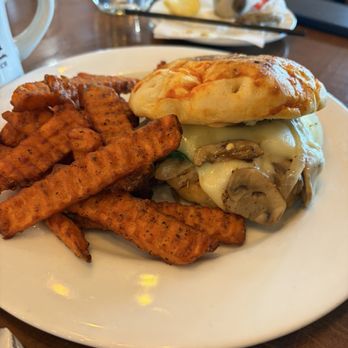 Maple & Hash - Veggie Sandwich - Breakfast & Brunch Near Me - Hampshire, Illinois