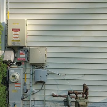 Dirtyware Pressure Washing - utilities after (darker spots are water) - Pressure Washers Near Me
