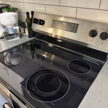 Candida Housekeeping Services - Cleaning my kitchen is their best ever! I always love how they do it right! - Home Cleaning Near Me