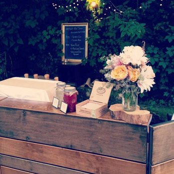 Enos Farms - Beverage Service for Events (maisonmeredithphotography) - Caterers Near Me Enos Farms - Beverage Service for Events (maisonmeredithphotography) - Caterers Near Me