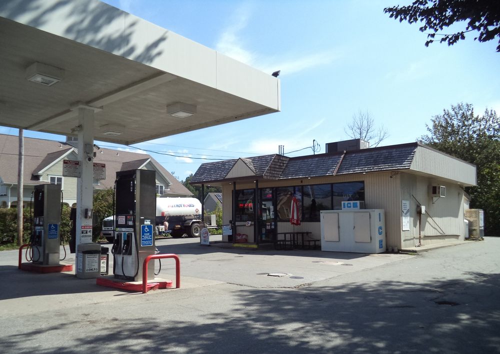 NICK’S MINI MART Updated September 2024 590 Main, Lyndonville