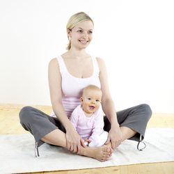Praxis für Naturheilkunde und Yoga Sandra Deyhle - Rückbildung Yoga für Mama und Baby