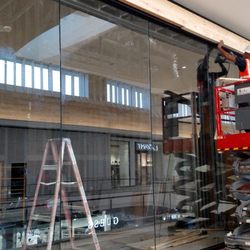 NCG Custom Glass and Door - 11' tall mall storefront using 1/2" thick clear tempered glass