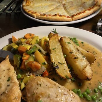 Ciao Ragazzi Restaurant & Bar - Pizza...fabulous crust....Chicken Vesuvio - Italian Near Me - Chicago, Illinois