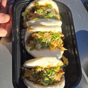 Breaking Buns - Food Trucks Near Me - Portland, Oregon