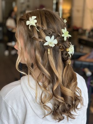 Októ Hair Lounge(We’re moving back to Gavali Salon) by null