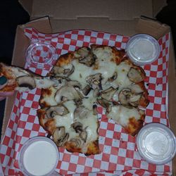 Pizza Palace - Cheese and mushroom