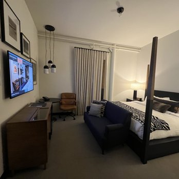 Crossroads Hotel - Hotels Near Me - Kansas City, Missouri