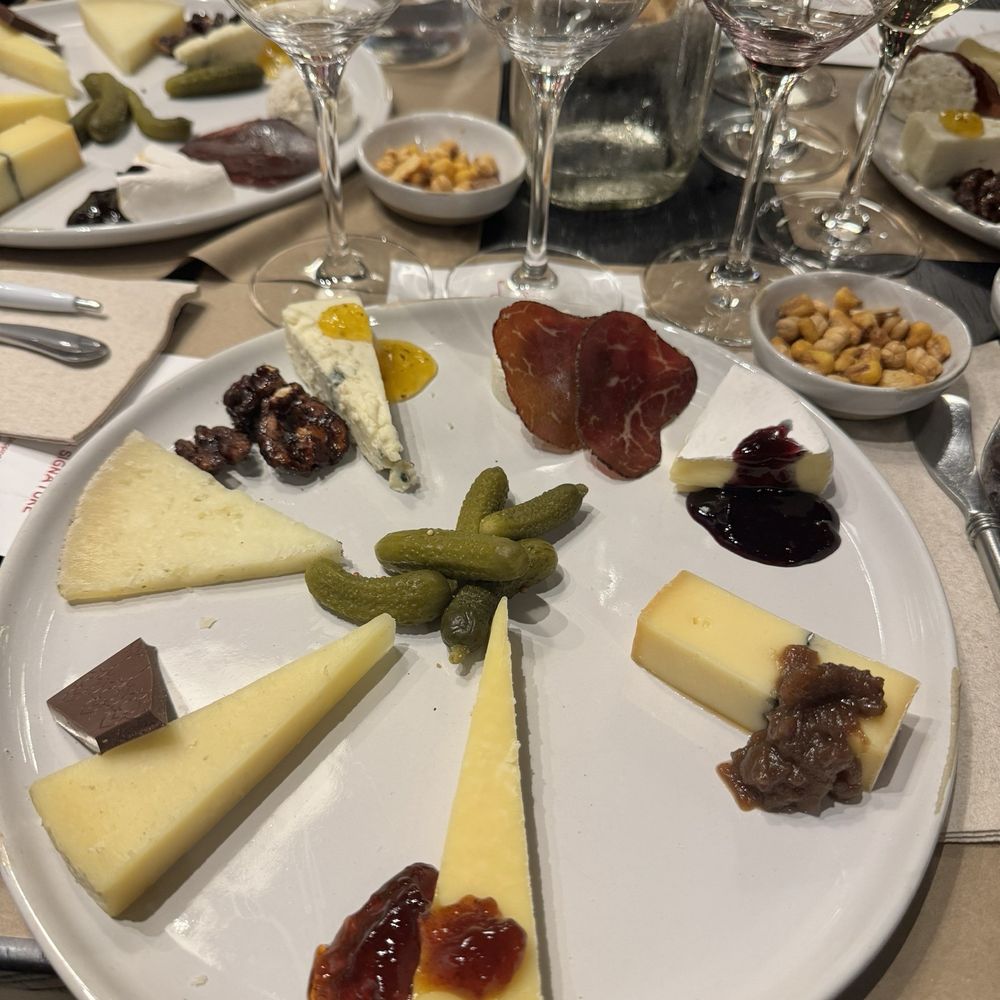 Antonelli's Cheese - Cheese tasting - Cheese Shops Near Me - Austin, Texas