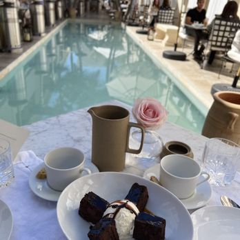 Cara Hotel - Coffee POT serves 2 / Chocolate brownie - Hotels Near Me - Los Angeles, California