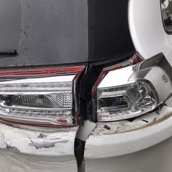 Classic Collision - Before repair - Auto Glass Services Near Me - Live Oak, Texas