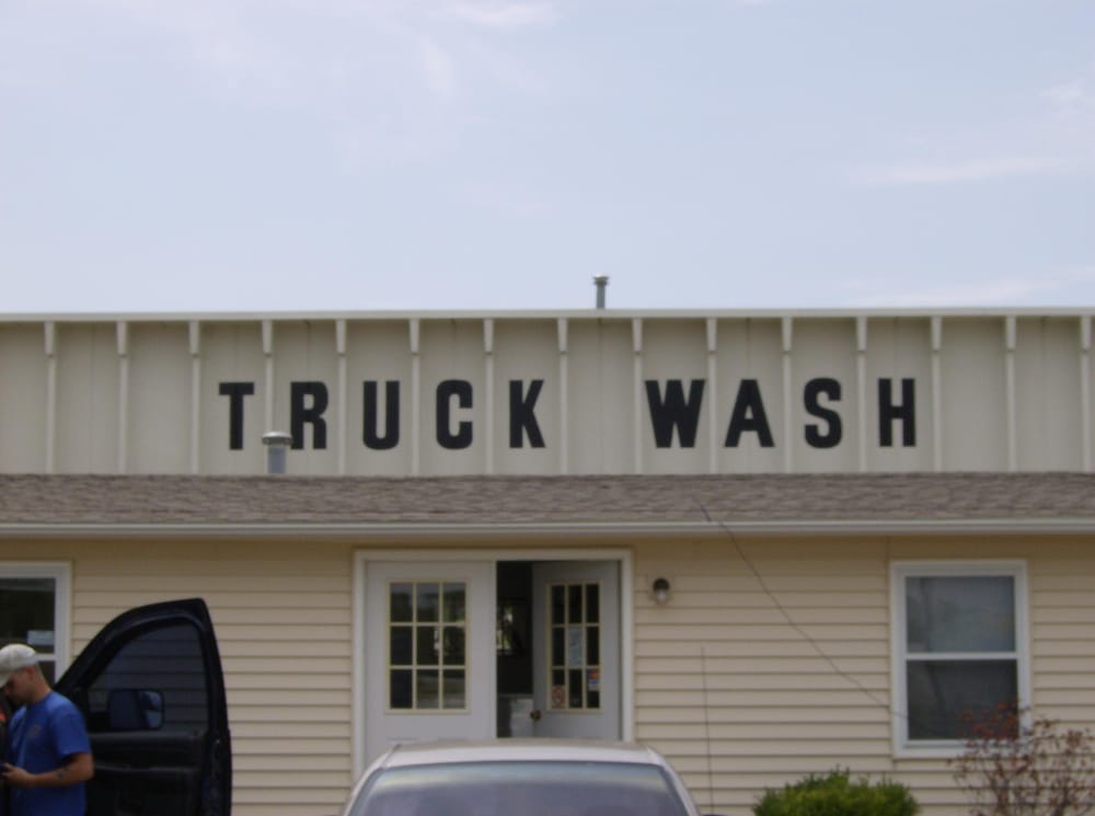 4 SEASONS TRUCK WASH Updated September 2024 1701 E Blanchard Ave