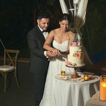 Elegance On Display - 2 layer buttercream cake with french vanilla+strawberry - Desserts Near Me - Fallbrook, California Elegance On Display - 2 layer buttercream cake with french vanilla+strawberry - Desserts Near Me - Fallbrook, California