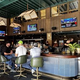 What is the dress code for dinner at the honky tonk? — The Twelve Thirty Club