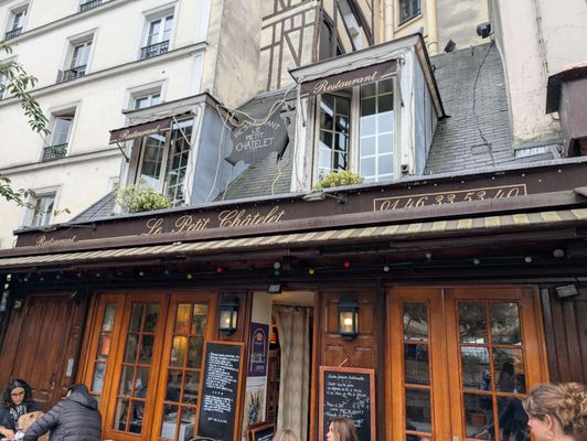 Le Petit Châtelet by null