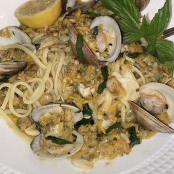 Poppys Italiano - Linguini with Little Neck Clams - Italian Near Me - St. Augustine, Florida Poppys Italiano - Linguini with Little Neck Clams - Italian Near Me - St. Augustine, Florida