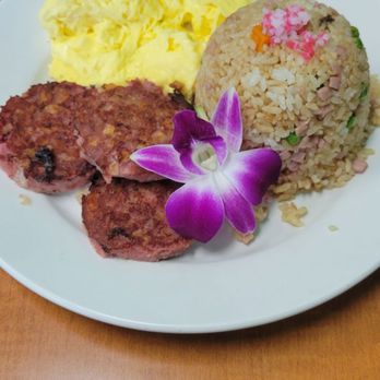 Guieb Cafe - Corned beef hash with scrambled eggs and fried rice - New American Near Me - Honolulu, Hawaii