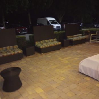 Home2 Suites by Hilton Clermont - Smoking area with firepit - Hotels Near Me - Clermont, Florida