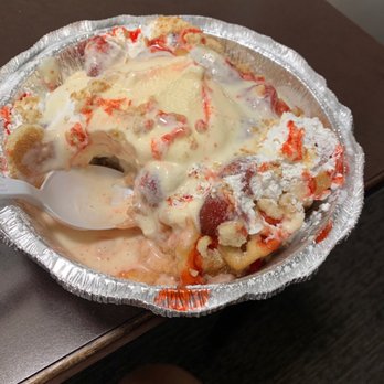 Fairgroundz - Strawberry cheesecake funnel cake - Ice Cream & Frozen Yogurt Near Me - Ontario, California