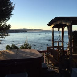 Mermaids Muse - The room we had has a view of the ocean and a hot tube on the heck. Beautiful evening breeze and sound of waves. So peaceful.