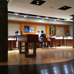 David Kodner Personal Jeweler - Beautiful display