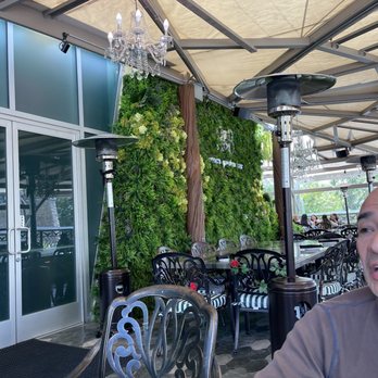 Rose's Garden Bar - Decor - Burgers Near Me - Calabasas, California