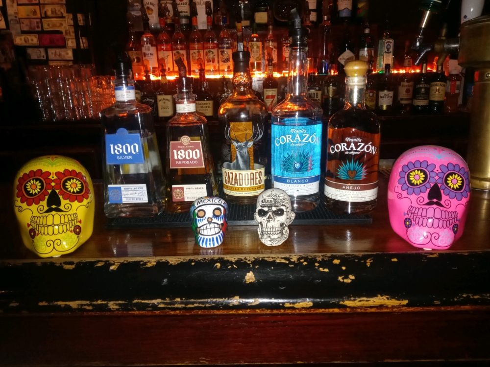 UNDERBAR Updated June 2024 18 Photos & 75 Reviews 3243 N Western Ave, Chicago, Illinois