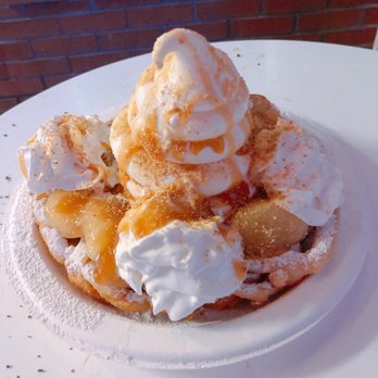World Famous Funnel Cake Factory - Cinnamon apple funnel cake (5/5!) - Desserts Near Me - Valencia, California