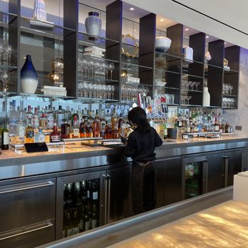 United Polaris Lounge - Airport Lounges Near Me - Houston, Texas
