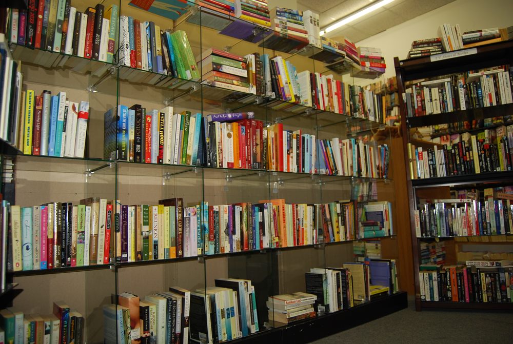 Dartmouth Book Exchange Logo