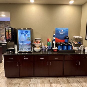 Cobblestone Hotel - The Breakfast area - Hotels Near Me - Newport, Arkansas
