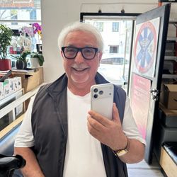 Image Wireless - Having my iPhone 17 Pro Max, fixed up by Shawn
