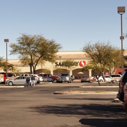 Safeway - Parking lot and front view