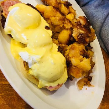Valley Fields Restaurant - Traditional benny with awesome hollandaise and awesomer hash - Breakfast & Brunch Near Me - North York, Ontario Valley Fields Restaurant - Traditional benny with awesome hollandaise and awesomer hash - Breakfast & Brunch Near Me - North York, Ontario