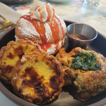 Ellie Bird - Bread basket - Cocktail Bars Near Me - Falls Church, Virginia