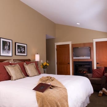 Solara Resort and Spa - Beautifull furnished bedroom in Solara - Hotels Near Me - Canmore, Alberta Solara Resort and Spa - Beautifull furnished bedroom in Solara - Hotels Near Me - Canmore, Alberta
