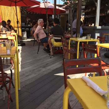 Juliette Restaurant - Rooftop dining area - Bars Near Me - Brooklyn, New York