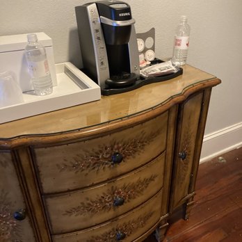 River Street Inn - Cute coffee station in room - Hotels Near Me - Savannah, Georgia River Street Inn - Cute coffee station in room - Hotels Near Me - Savannah, Georgia