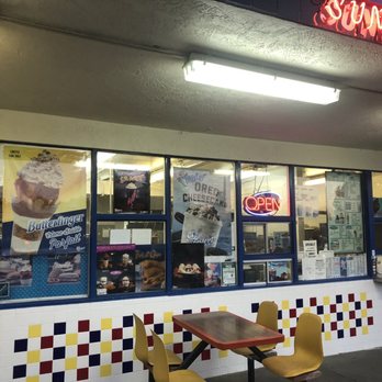 Fosters Freeze - Dining area outside - Burgers Near Me - Pinole, California