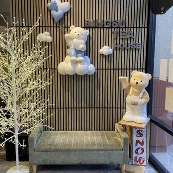 Bingsu Tea - Entry decor....so CUTE! nice photo op moment - Bubble Tea Near Me - Sacramento, California